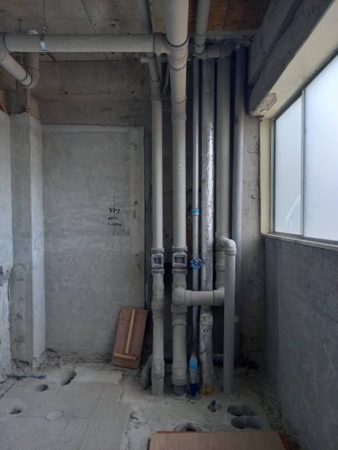 松戸市　某小学校　トイレ改修工事　内部配管状況