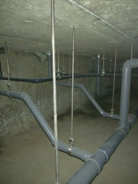 市川市 某小学校 トイレ改修工事・内部配管状況